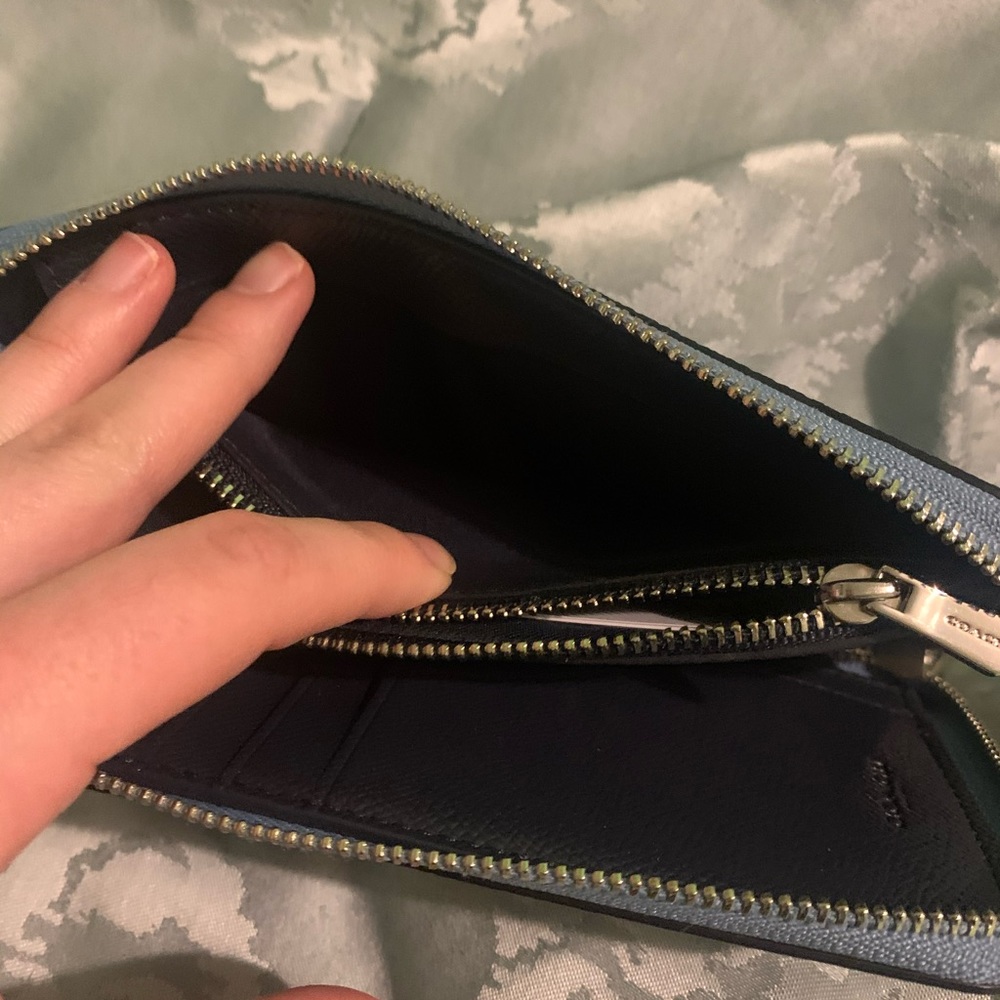 SOLD BNWT Coach Wallet - Picture 7 of 9